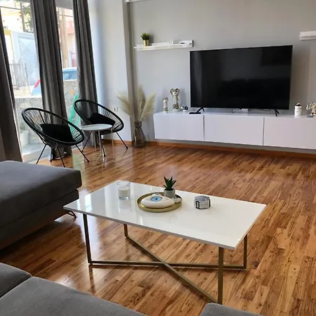 Διαμέρισμα New Delux With Wooden Floor *