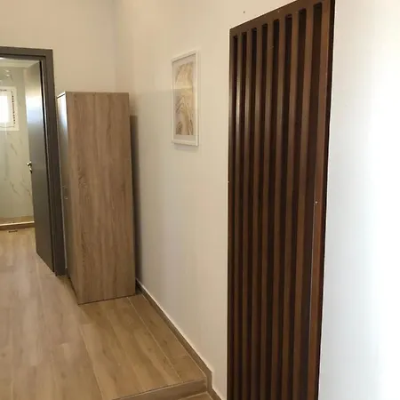 New Delux With Wooden Floor Διαμέρισμα